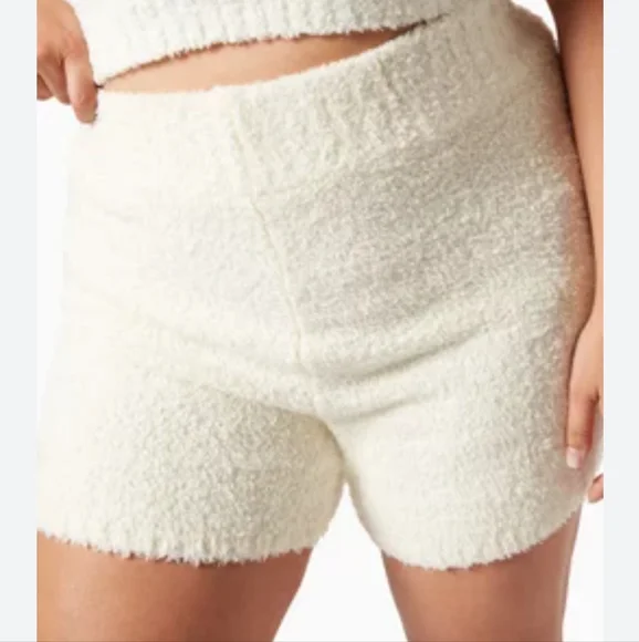 NWT SKIMS Bone White Cozy Knit Bouclé Teddy Shorts Size 4X/5X - Picture 2 of 8